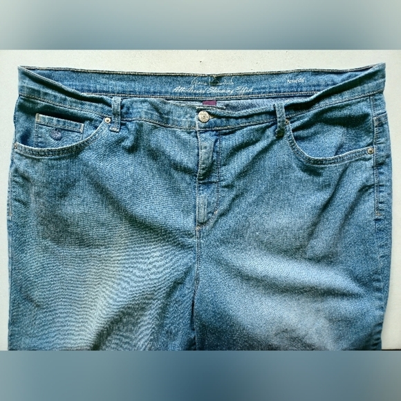 A Gloria Vanderbilt Amanda All-Around Slimming Effect Capri Denim Jeans - Picture 7 of 8